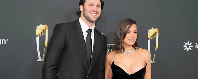 Bills Star Josh Allen and Hailee Steinfeld Celebrate Birth of First Child