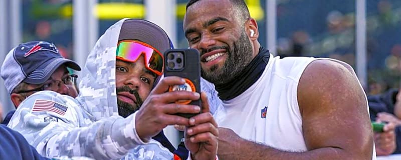 Cowboys&#39; Solomon Thomas celebrates Star Wars Day in full Jedi robe