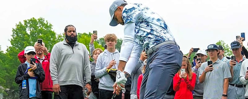 Warriors Star Steph Curry&#39;s Golf Celebration Goes Viral