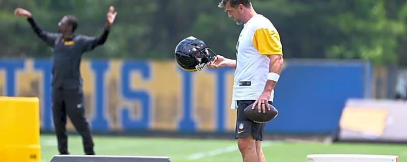 Justin Fields Or Aaron Rodgers? Ex-GM Reveals Bold Jets-Steelers Take