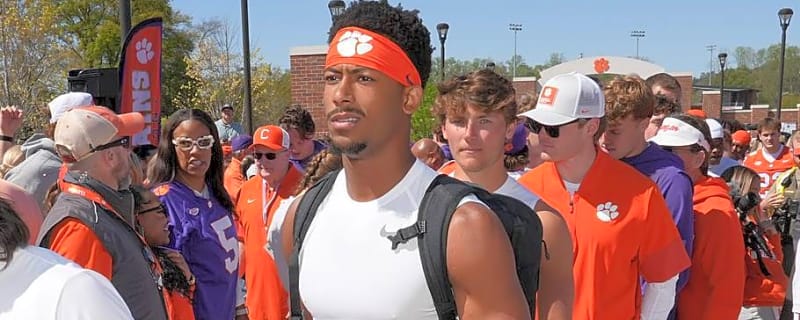 Dabo Swinney Explains How Gordon Sellars Separated Himself in Clemson's WR Room