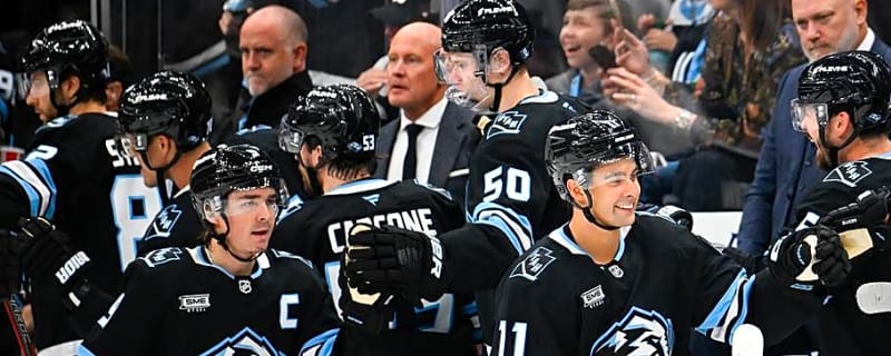 Mammoth crush the Blackhawks to open the season