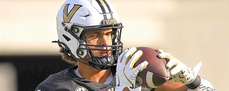 Tight End Eli Stowers Wins Biggest National Award in Vanderbilt Football History