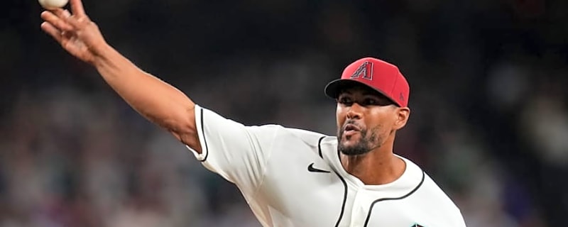 Diamondbacks Veteran Pitcher Elects Free Agency