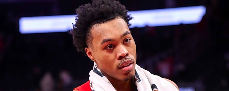 Celtics HC Joe Mazzulla gives Scottie Barnes his flowers after Raptors game