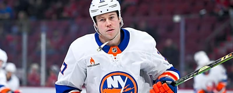 Longtime Islanders Forward Retires, Joins Front Office