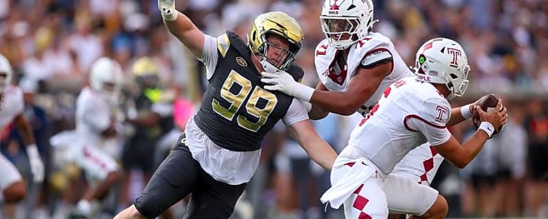 Why I'm Buying the Early Chicago Bears Hype Around Jordan van den Berg