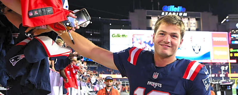 Drake Maye Among Patriots Distributing Thanksgiving Baskets