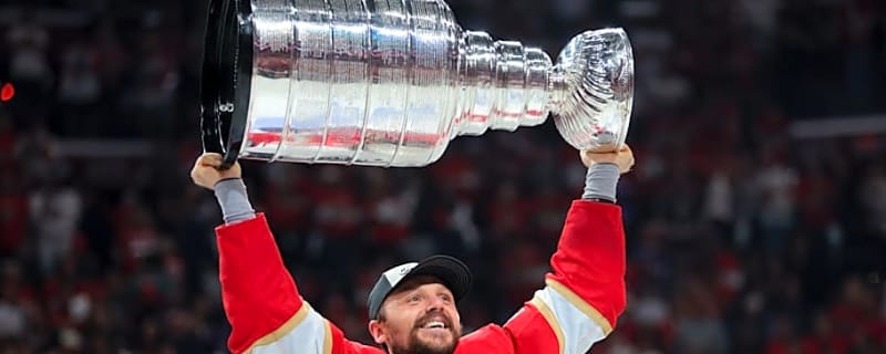 Panthers Winger Wants to Finish Career With Team