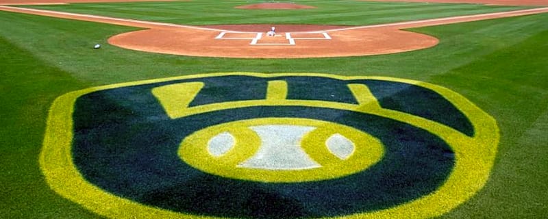 Brewers GM Turns Heads With Surprising Take On Milwaukee&#39;s Star Infielder