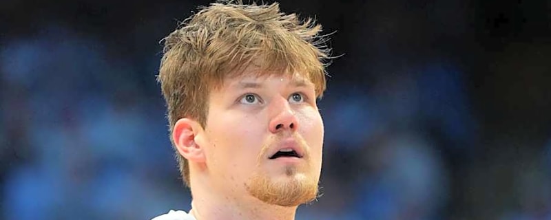 Heels' Veesaar Named To Unique Midseason List