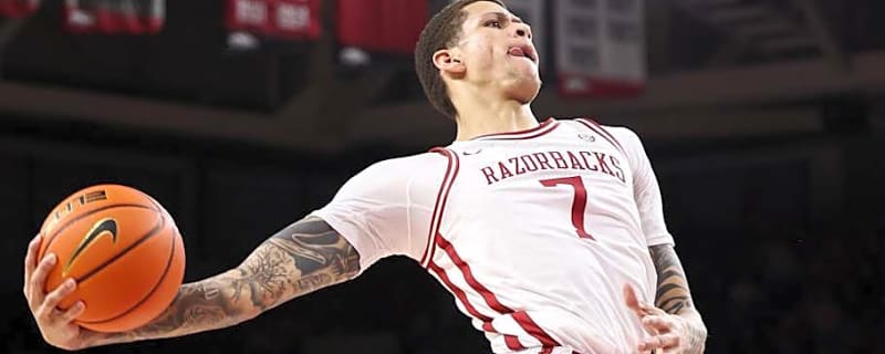 Career-High Scoring Performance from Brazile Zooms Hogs by Longorns