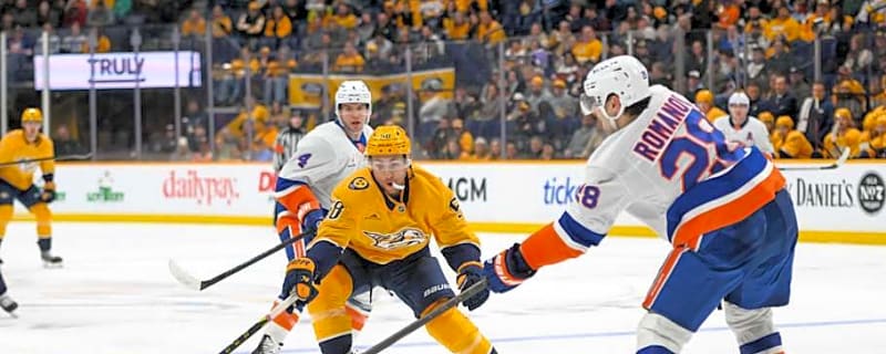 Alexander Romanov Gives Advice to Canadiens Star Rookie