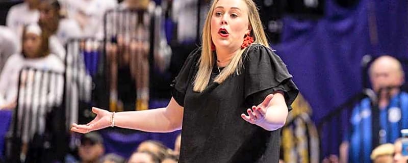 UNLV Lady Rebels Head Coach Lindy La Rocque: 'Stay Here, Be Here, Come Here, Because That&#39;s What I Plan On Doing'