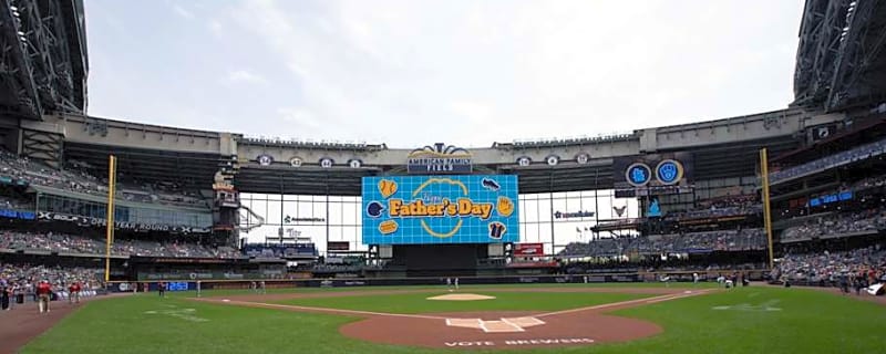 Brewers May Lose 32-Year-Old Slugger To Surprise AL Central Team, Insider