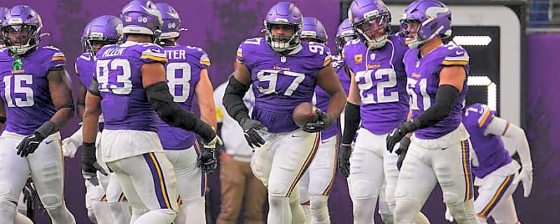 Vikings snap count analysis and notable PFF grades against Commanders