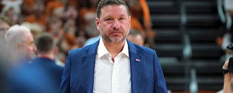 Chris Beard Hit With Brutal Chant From Texas Fans in Return to Austin