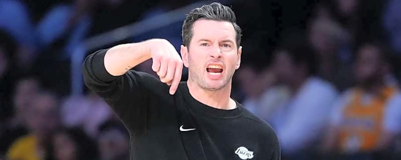 Lakers Coach Finally Loses Patience With Deandre Ayton