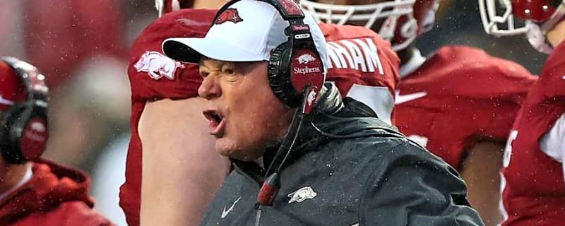 Arkansas rotating quarterbacks doesn&#39;t work against Missouri either