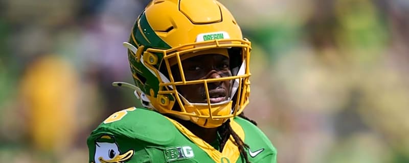 Noah Whittington Nearly Fumbles Before Scoring Oregon’s Touchdown of the Year