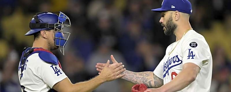 Padres Should Sign Former Dodgers Star to Solidify Key Position Ahead of Opening Day