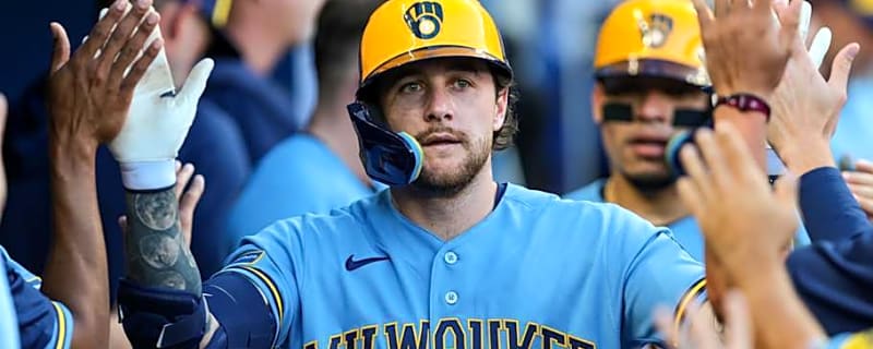 Brewers Gold Glover Open to Long-Term Deal in Milwaukee