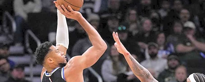 Rollins, Giannis take thriller from Charlotte