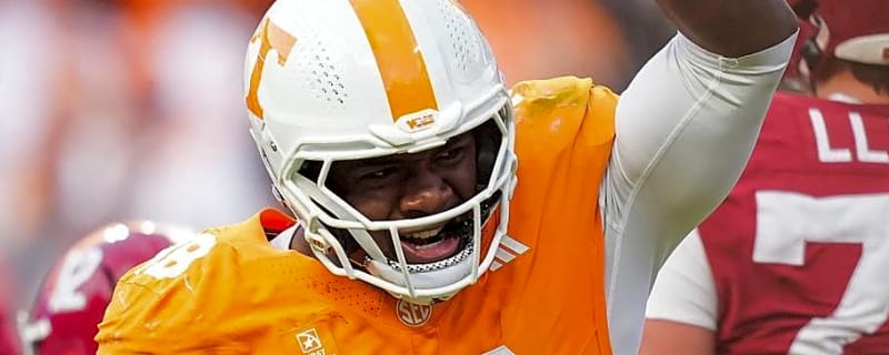 Tennessee DL Tyree Weathersby Talks Productive Start, Previews South Carolina Game