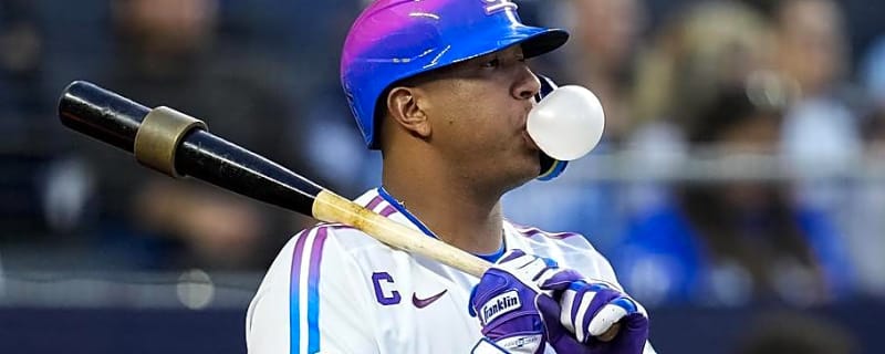 Royals' Salvador Perez Breaks Tie With George Brett for Kauffman History
