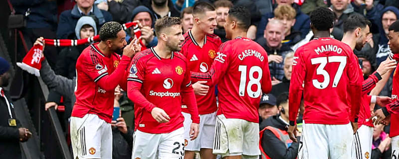 Sunderland Compete with Tottenham and West Ham for Manchester United Defender