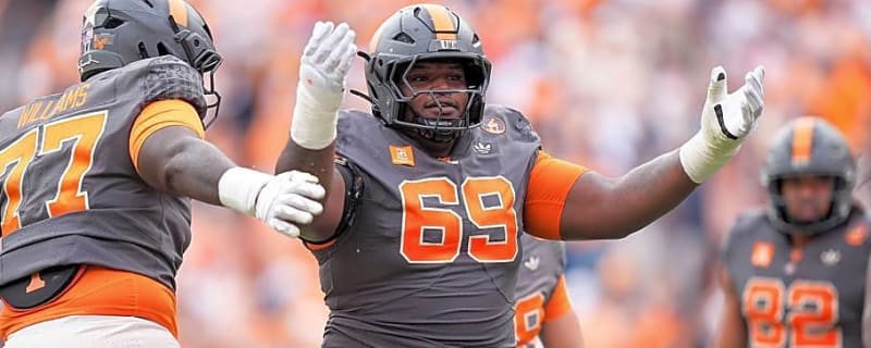 Tennessee loses OL Donovan Haslam to injury against South Carolina