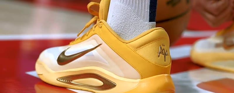 Steph Curry's Shoes Honor 3 Basketball Icons in Portland