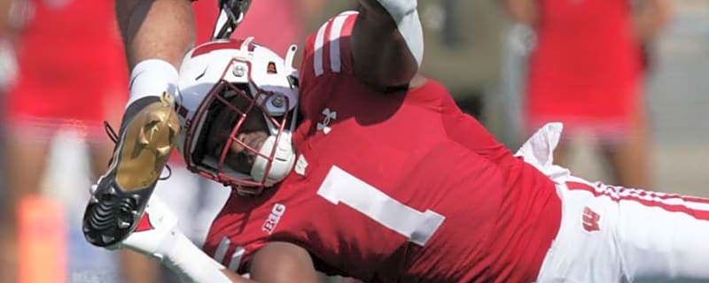 Former Badgers linebacker signed to NFL roster after helping coach Wisconsin at fall camp