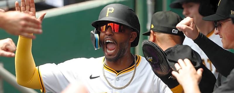 Pirates Bring Back Former Outfielder