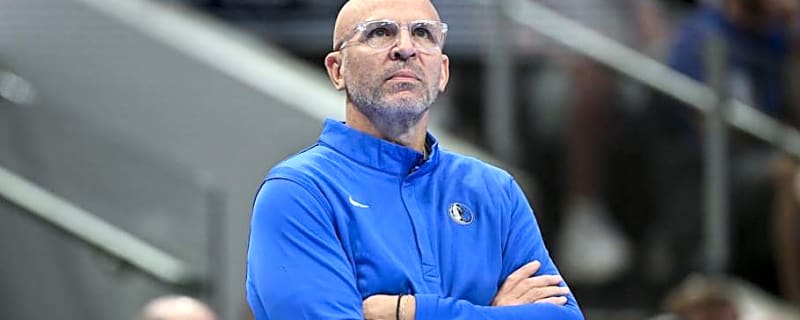 Mavericks starter goes down minutes before tip against Clippers in strange fashion