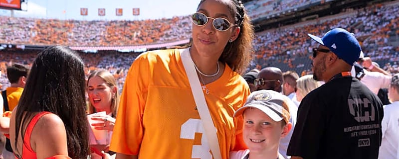 Sparks Notes: Kelsey Plum Gets Honest, Candace Parker Appears on College Gameday