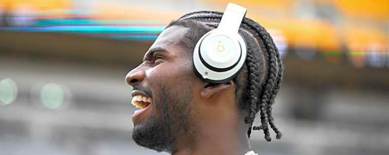 Aaron Rodgers shares massive shoutout to Shedeur Sanders prior to Week 17 clash