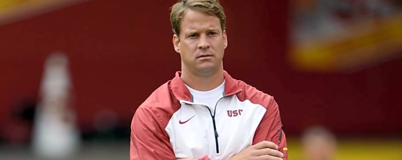 Lane Kiffin Pays Homage To Former USC Star With Holiday Decoration