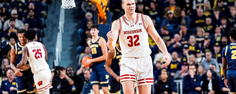 Wisconsin Badgers starting forward suffers foot injury against Minnesota