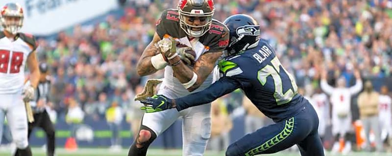 Pros and Cons of Seahawks Adding Buccaneers' Mike Evans as Free Agent
