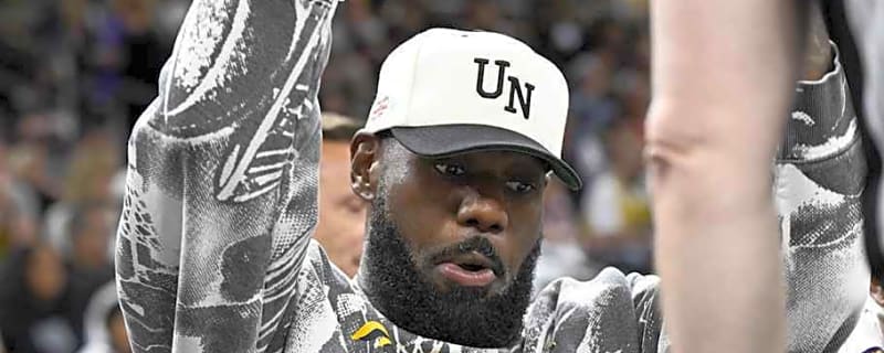 Lakers Notes: Ominous LeBron James Injury Update, LA Turned Down by Free Agent, LeBron Trade Demand?