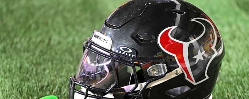 Texans Sign Eagles Fan-Favorite, Shake Up Practice Squad