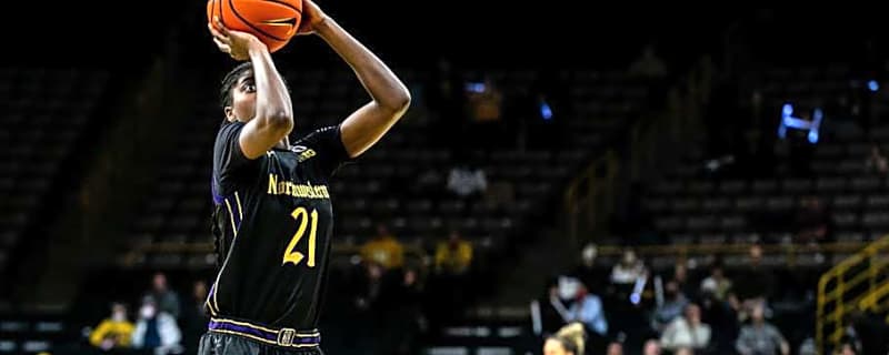 Caroline Lau Becomes Seventh Northwestern Player to Record 500 Career Assists