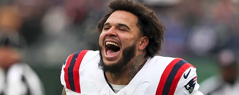 Patriots DT Celebrates Birthday During Long Flight Home From Denver