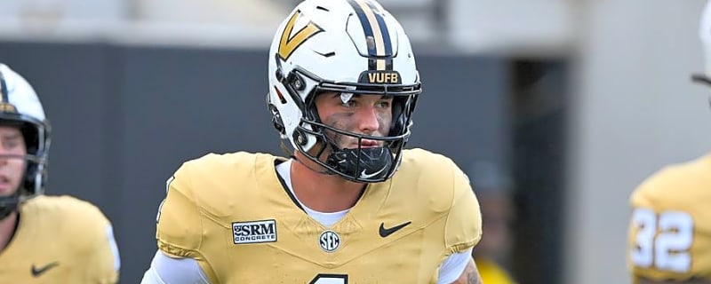 Will Blaze Berlowitz Continue to Play Wide Receiver? Clark Lea Shared His Thoughts