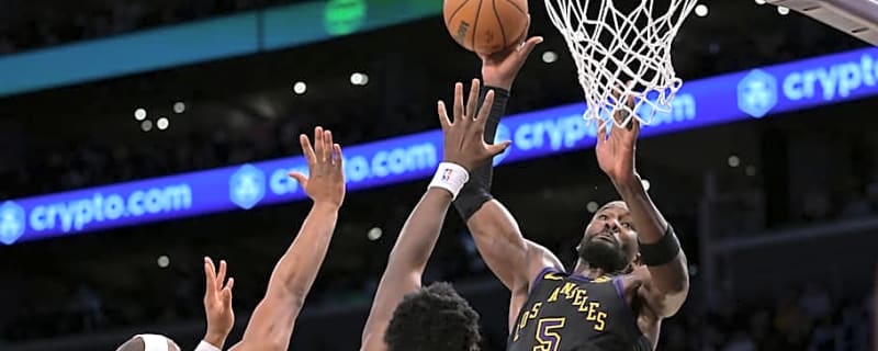 Clint Capela Reacts to Deandre Ayton’s Viral Jab as Lakers Take Control vs. Rockets