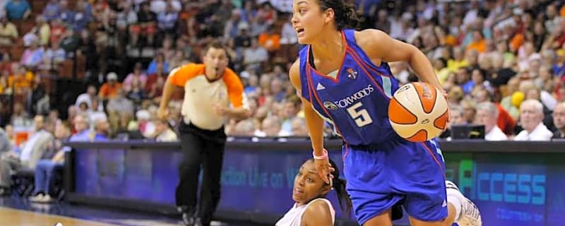 Mitchell Gives It Her All In Time With The Mercury