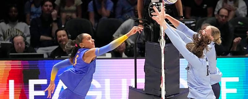 Pitt Volleyball and Men's Soccer Ranked at Midseason
