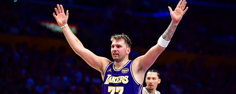 Lakers, Hawks Reveal Starting Lineups for Saturday Game