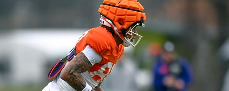 Clemson Football Star Meets Legendary NFL Receiver During Recruiting Weekend